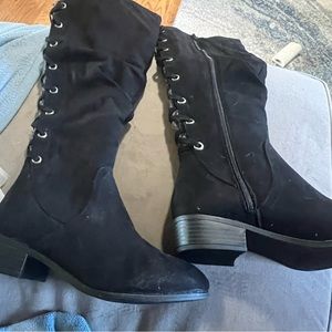 So black tall boots size 8 W new never worn box available but beat up.